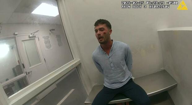 Matteo Falcinelli, la polizia di Miami: «Incaprettato per la sua sicurezza, batteva la testa contro la porta della cella»