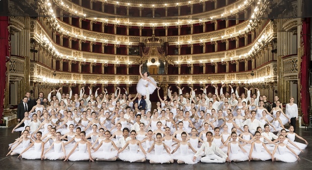 La Scuola di ballo del San Carlo sul palco per lo spettacolo di fine anno