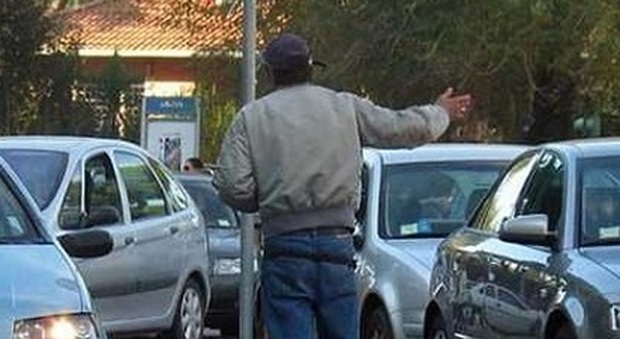 Roma, blitz contro parcheggiatori abusivi: 15 fermati, dieci sono italiani