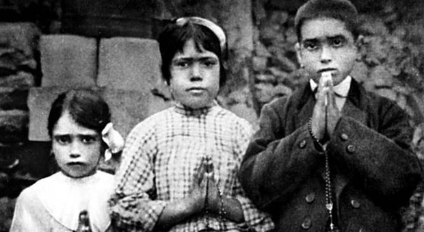 Fatima, l'annuncio del Papa: «I pastorelli saranno santi il 13 maggio»