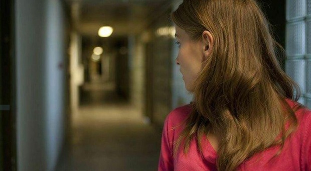 Molesta per mesi l’ex compagna e la segue anche sul luogo di lavoro: 29enne stalker ammonito dal questore