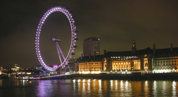Londra, paura sul London Eye: la ruota si ferma, passeggeri bloccati