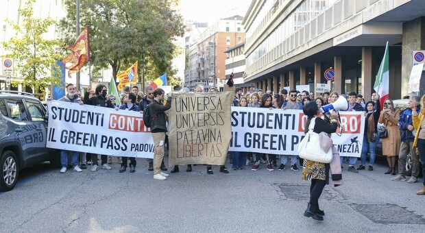 Padova, manifestazione contro il Green pass