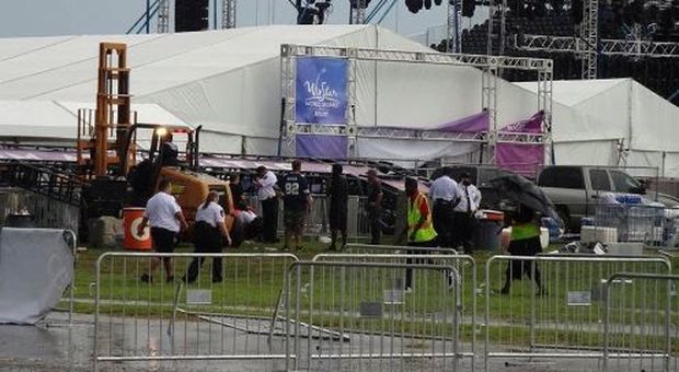 Backstreet Boys, cede un tendone prima del concerto: 14 feriti