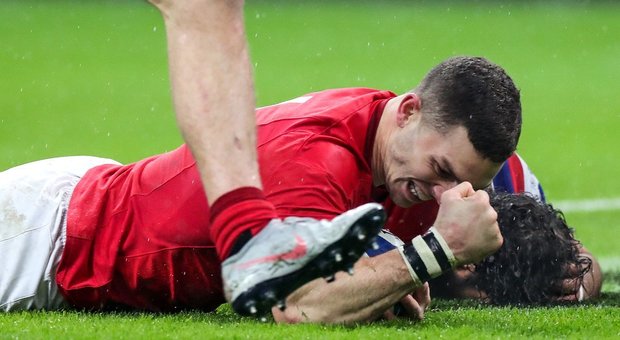 Rugby, Sei Nazioni, Francia da pazzi cade a Parigi: un tempo di dominio, l'altro di regali al Galles: 19-24 da 16-0