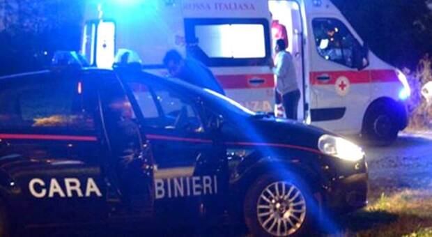 Notte di sangue a Firenze: un uomo accoltellato in un circolo, un altro ferito a bottigliate