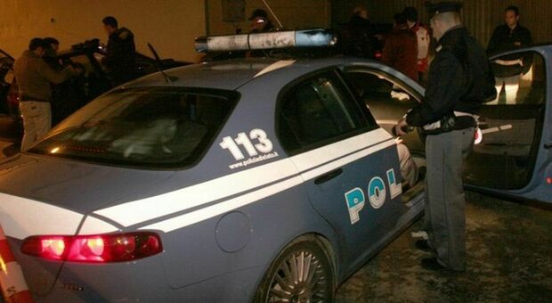 Napoli, blitz antidroga a Scampia: arrestato un pusher 19enne in possesso di hashish e marijuana