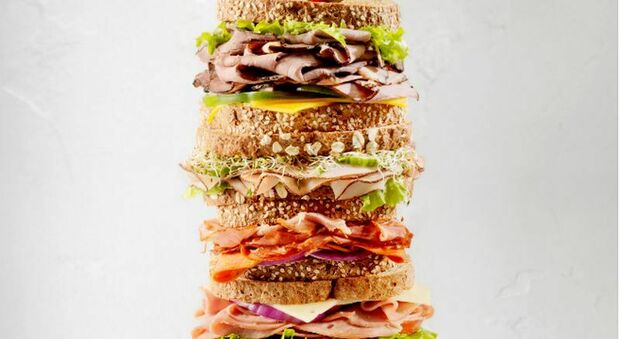Dieta, il panino fa ingrassare? Può sostituire un pasto? Il nutrizionista Piretta: «A volte è più salutare di un'insalata»
