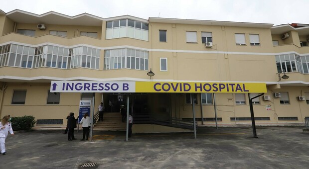 Covid a Caserta, la denuncia: «I malati gravi accettano tardi il ricovero»