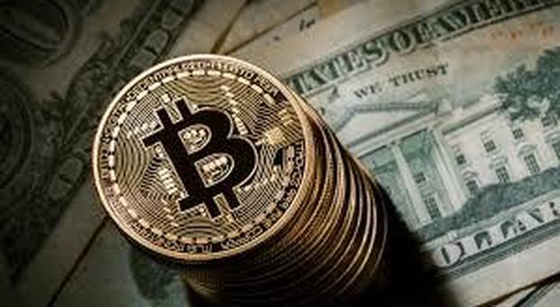 Il bitcoin sfonda quota 7.000 dollari: vale più di Goldman Sachs