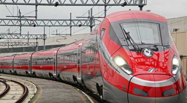Treno superveloce da Lecce a Roma, “tagliate” le fermate a Brindisi e Foggia: è bufera