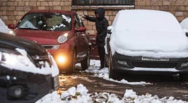 Mosca, arriva ondata di gelo e la prima neve stagionale