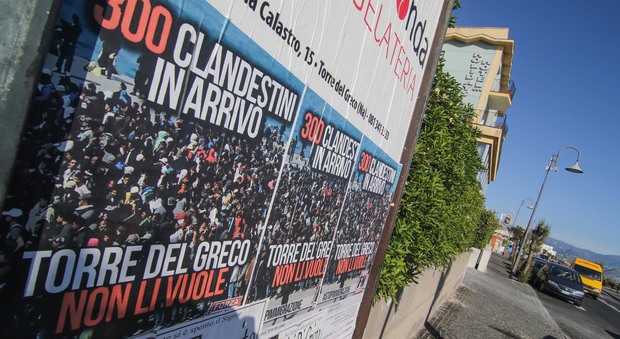 No ai migranti a Torre del Greco De Magistris attacca: «Squallido»