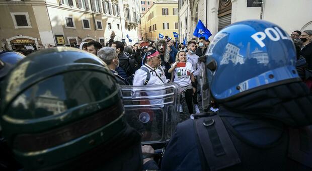 Roma, la Questura non autorizza il sit-in “IoApro” a Montecitorio. Gli organizzatori: «Domani ci saremo comunque»
