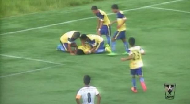 La caduta di Peter Biaksangzuala in Mizoram Premier League(da video)