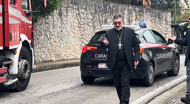 Vescovo Calvosa sul luogo dell’incidente