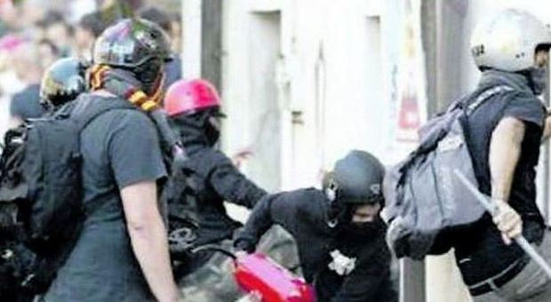 Roma, sicurezza, stretta sui cortei 5 anni a chi porta il casco «E zone rosse per il sesso»