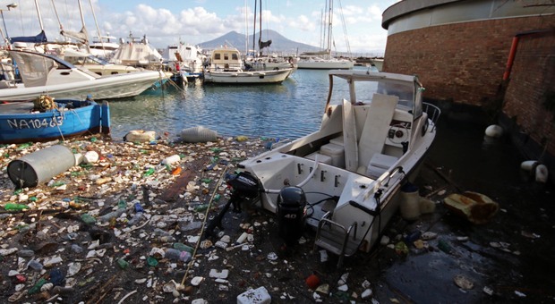 Napoli a rischio mareggiata: ignorato l'allarme del 2009