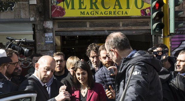 La sindaca Virginia Raggi al Mercato Metronio (foto Gabrielli/Ag.Toiati)