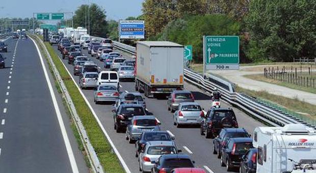 Weekend di Ferragosto: traffico "bollente" in autostrada A4