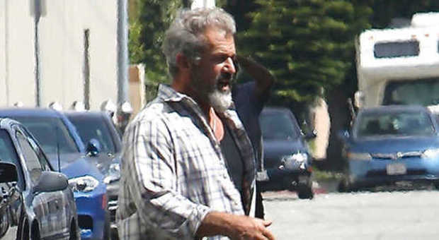 Mel Gibson irriconoscibile: fuori forma e "barbone" dopo la palestra