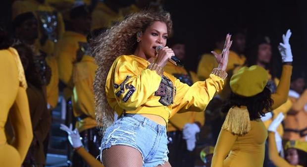 L'esibizione di Beyoncé alla serata principale del Coachella ha lasciato tutti a bocca aperta.