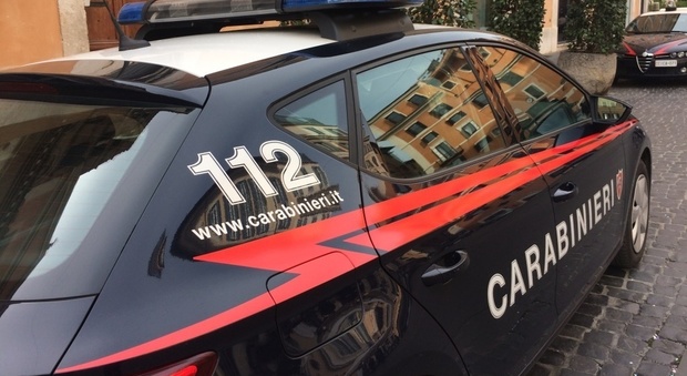 Roma, sorpreso a rubare in casa, aggredisce i proprietari: ferito ragazzo di 22 anni