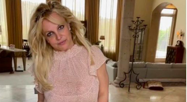 Britney Spears ora litiga con i figli che l'accusano di non essere una mamma attenta: lei risponde su Instagram. «Hai paura che ti tolga l'assegno da 40 mila dollari?»
