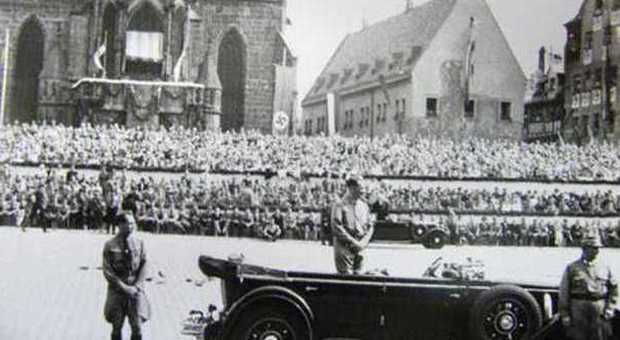 Francia, annullata asta di cimeli di Hitler dopo l'intervento del governo