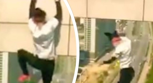 Si arrampica sul grattacielo per farsi un selfie, ma precipita e muore a 26 anni: le immagini choc Si arrampica sul grattacielo per farsi un selfie, ma precipita e muore a 26 anni: le immagini choc