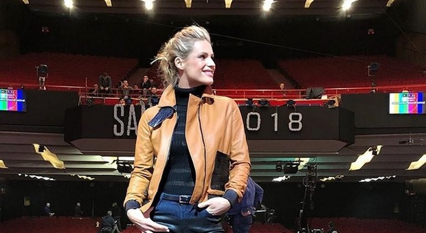 Sanremo, Michelle Hunziker "tradisce" Trussardi e taglia i capelli: ecco come sarà stasera sul palco dell'Ariston