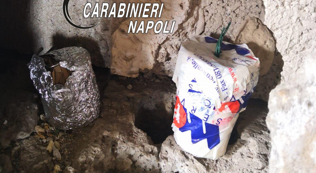 Napoli, trovato arsenale nella Torre A/2 di Scampia: gli artificieri fanno brillare due ordigni artigianali