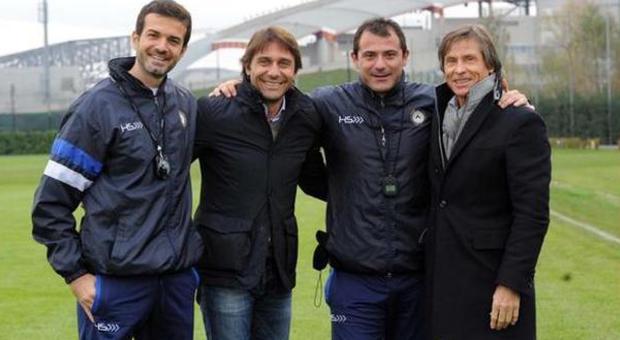 L'allenatore Stramaccioni, Conte, il vice Stankovic e il team manager azzurro Lele Oriali