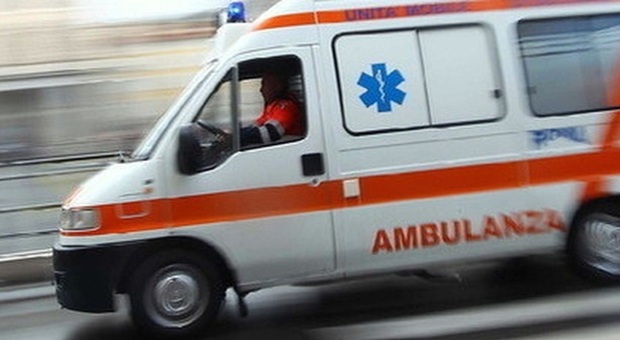 Roma, autista ambulanza muore d'infarto mentre soccorre un paziente in arresto cardiaco: Roberto Campigotto aveva 57 anni