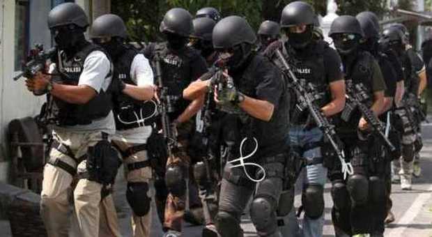 Isis, in Indonesia allerta massima per rischio attentati durante le feste: arrestati sette terroristi