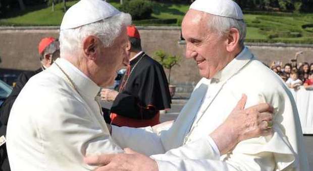 Ratzinger dà manforte a Bergoglio dopo la lettera del vescovo rimosso