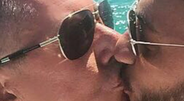 Gabbana posta il bacio con Juan: è di nuovo amore con il modello conteso