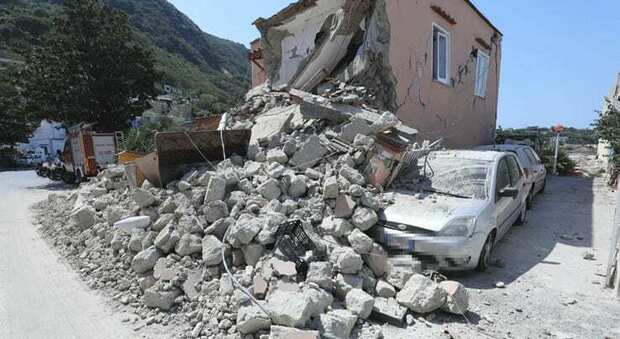 Terremoto a Ischia, la ricostruzione bloccata dai furbetti del condono