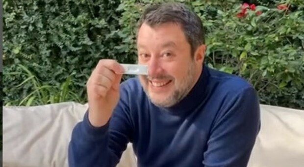 Matteo Salvini guarito dal Covid sulle note di Jovanotti: «Io penso positivo... no negativo»