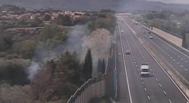 Fumo tra i caselli di Loreto e Civitanova sull'autostrada A14