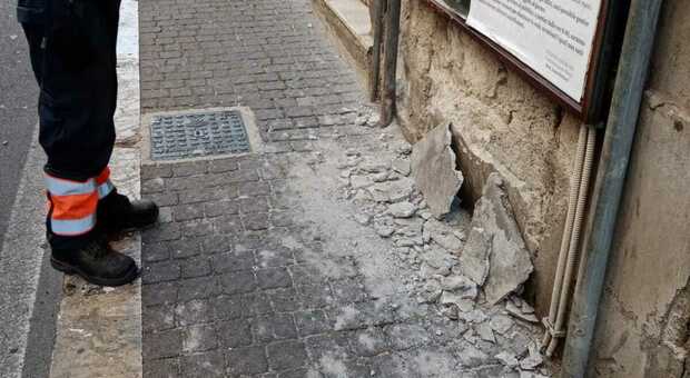 Roma, terremoto ai Castelli: gente in strada nella notte. Prime crepe nelle case