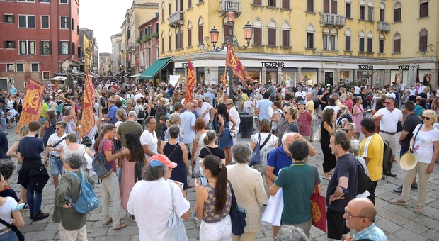 Protesta contro l'obblido di green pass a Venezia sabato 24