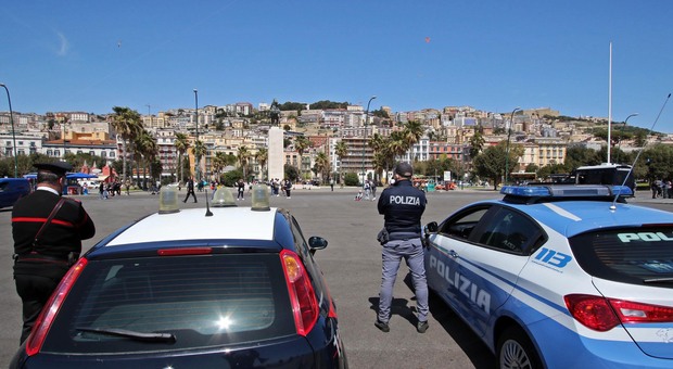 Napoli, controlli sul lungomare norme anti-Covid violate, multe a 37 persone
