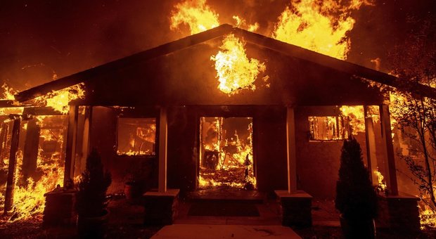California, le vittime degli incendi salgono a 63: più di 600 i dispersi