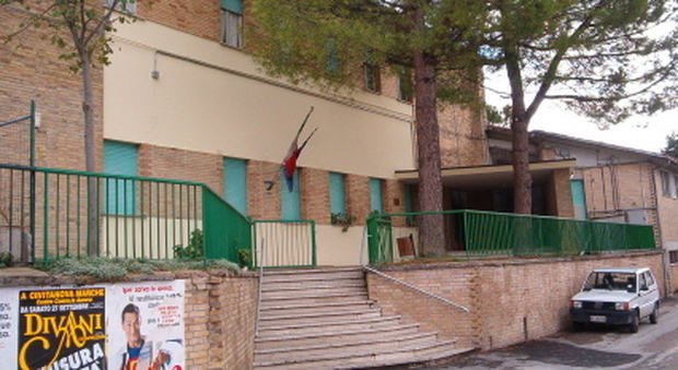 L’ex scuola della frazione di Colbuccaro
