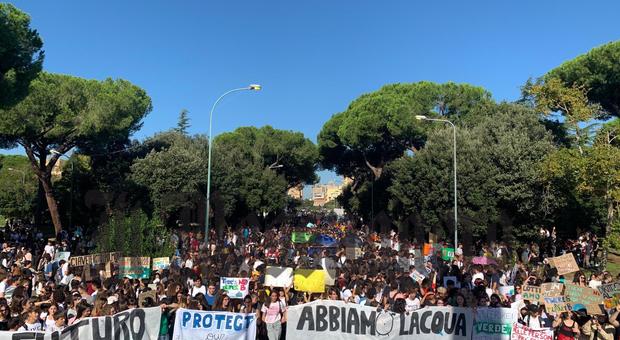 immagine Gli studenti di Latina in piazza per il clima : 