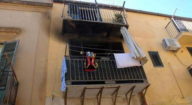 Benevento. Brucia la casa, coppia si rifugia sul balcone: salvata dai carabinieri