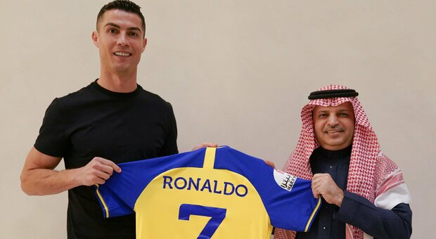 «Cristiano Ronaldo ha firmato pert l'Al Nassr», dall'Arabia conferme sull'accordo. CR7 pronto a una nuova avventura (milionaria) dopo la delusione Mondiale