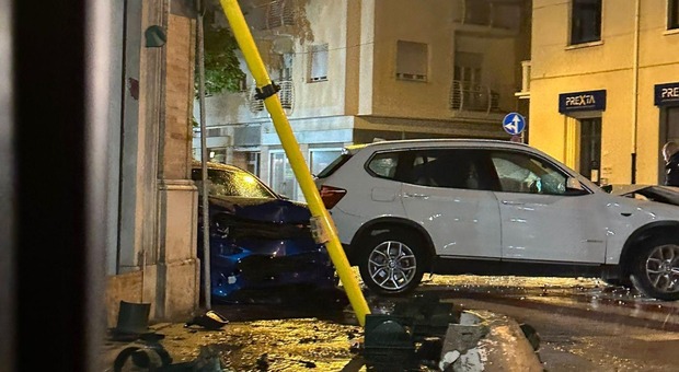 Porto San Giorgio, schianto nella notte tra due auto all'incrocio della Statale