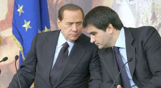 Fitto: «Non so se Berlusconi vuole vedermi fuori dal partito, noi siamo contro la linea Forza Renzi»